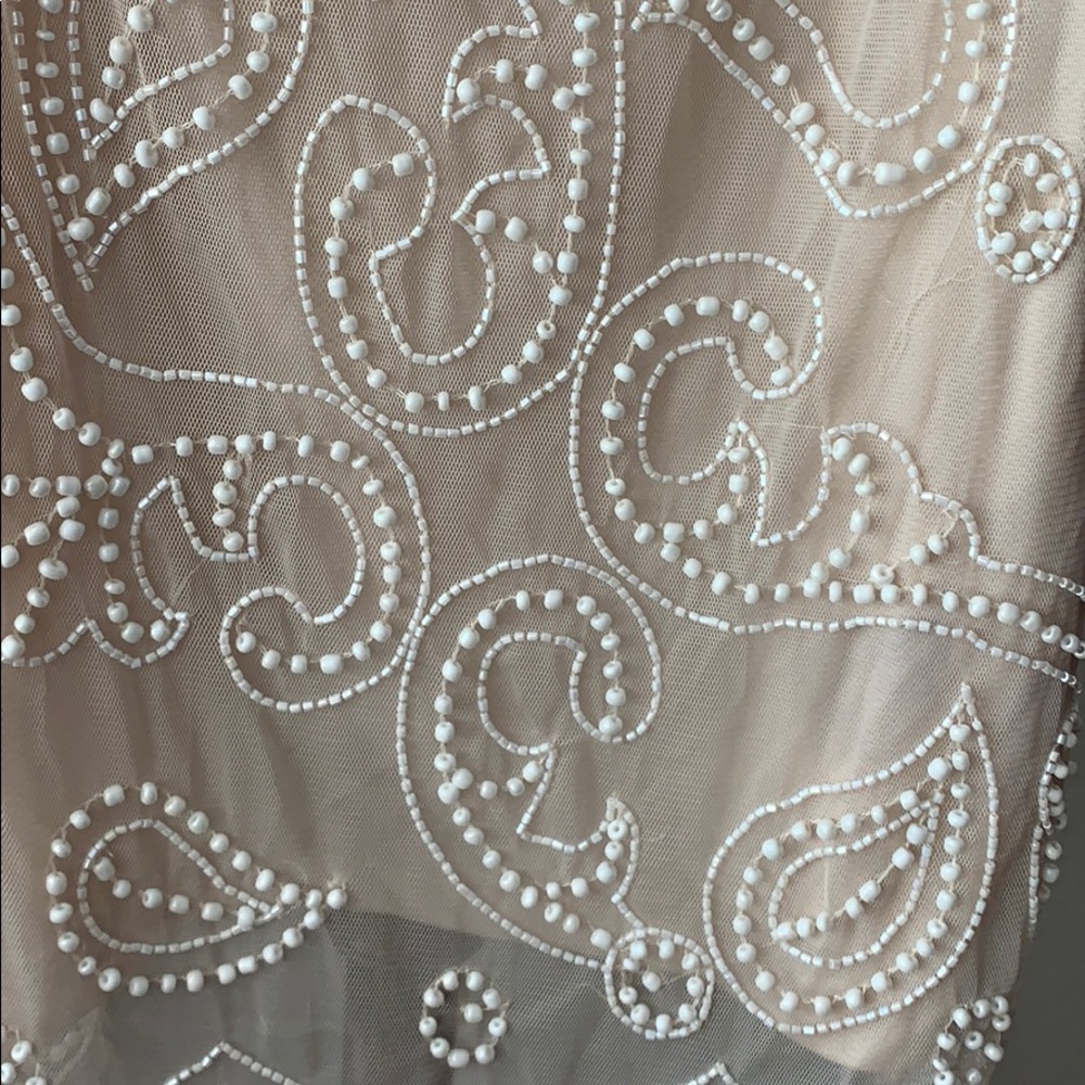 Beautiful beige and white forever 21 top size M. - Picture 3 of 3